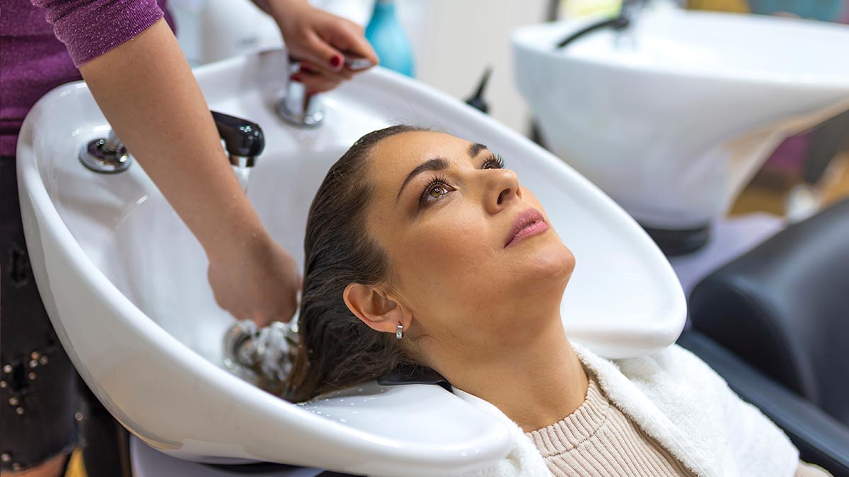 How to Detox Your Hair with Clarifying Treatments